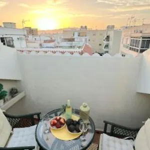 New City Penthouse Near Beach With Sunny Balcony Apartamento
